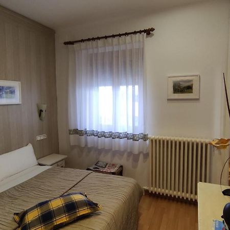 Hostal Escartin Sabiñánigo Eksteriør bilde