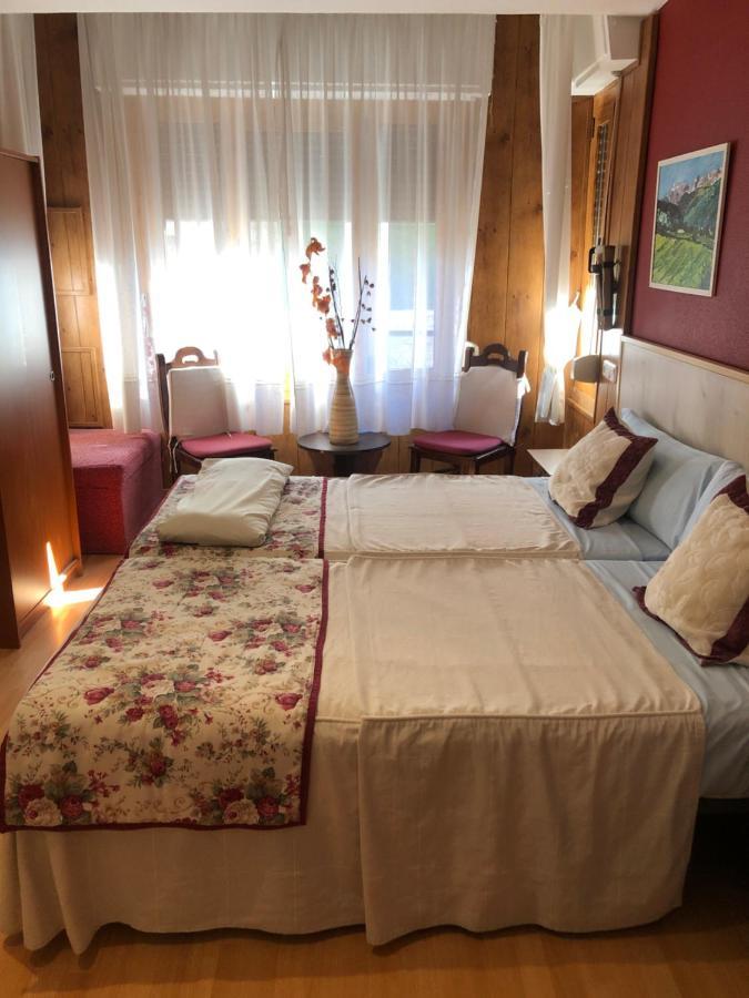 Hostal Escartin Sabiñánigo Eksteriør bilde