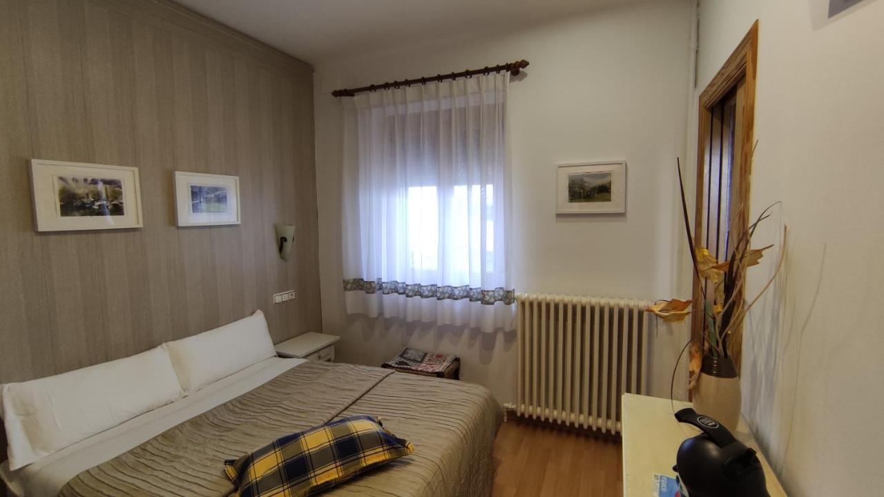 Hostal Escartin Sabiñánigo Eksteriør bilde